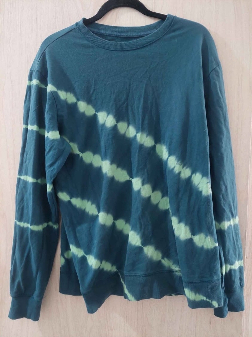 Unisex Crewneck Tie-Dye Sweater in Teal & Light Green